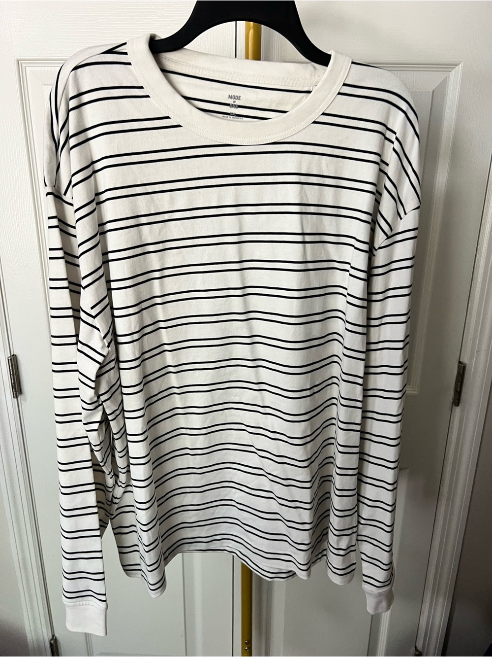 Macy’s Mode of One Men’s Long Sleeve Crewneck White Black Stripe Tee